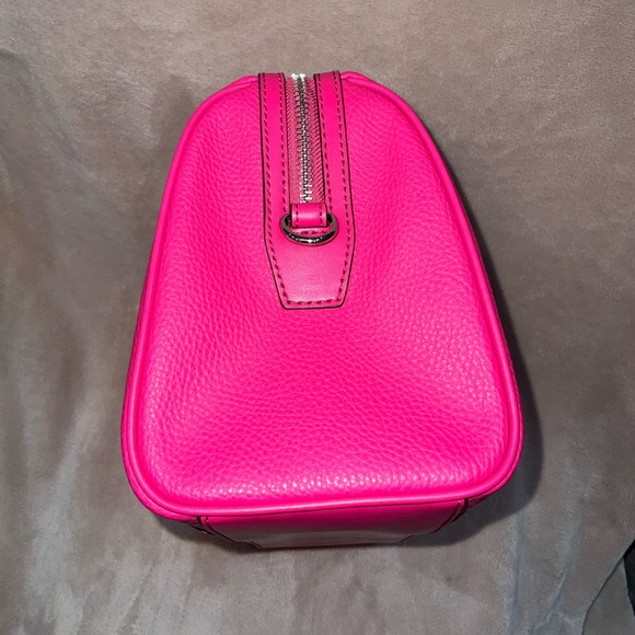 Michael Kors NWT Medium Duffle Satchel
Jet Set travel bag. - Picture 4 of 16